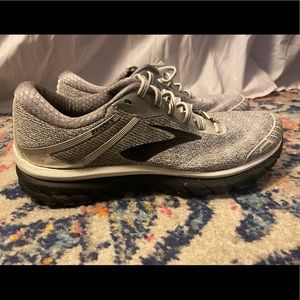 Brooks Adrenaline 18. Size 9.5